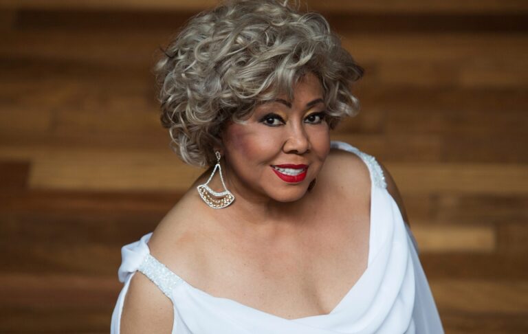 Alcione: soberania da Marrom no trono do samba