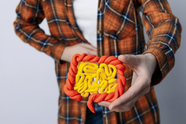 Câncer de intestino cresce entre jovens e acende alerta para rastreamento
