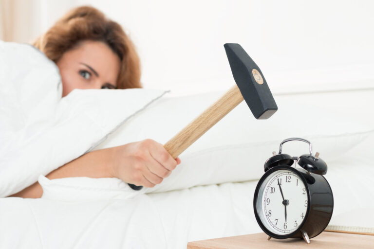 Sono atrasado não se paga no fim de semana; entenda mitos e verdades