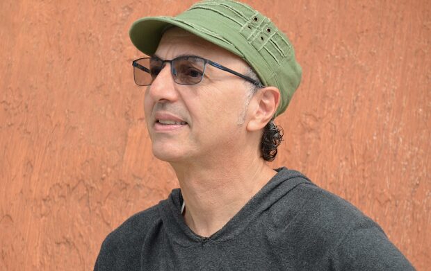 Zeca Baleiro 60 anos: 6 livros publicados pelo artista