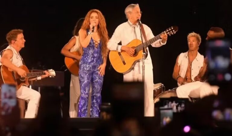 Shakira faz show histórico em Copacabana com estrelas da música brasileira