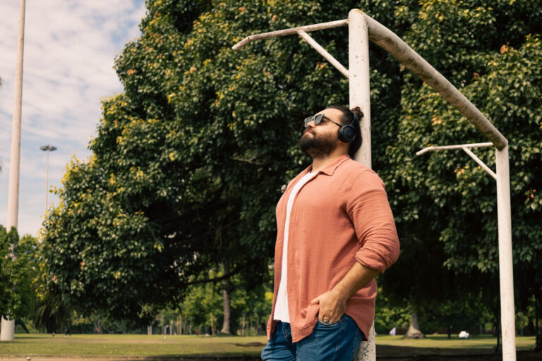 Lucas Felix aborda ansiedade como uma das narrativas no álbum “Todas as Canções”