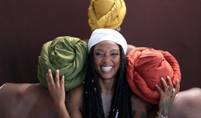 Bia Ferreira apresenta “Améfrica”, álbum que transforma alegria, afeto e dança em linguagem de reconexão coletiva