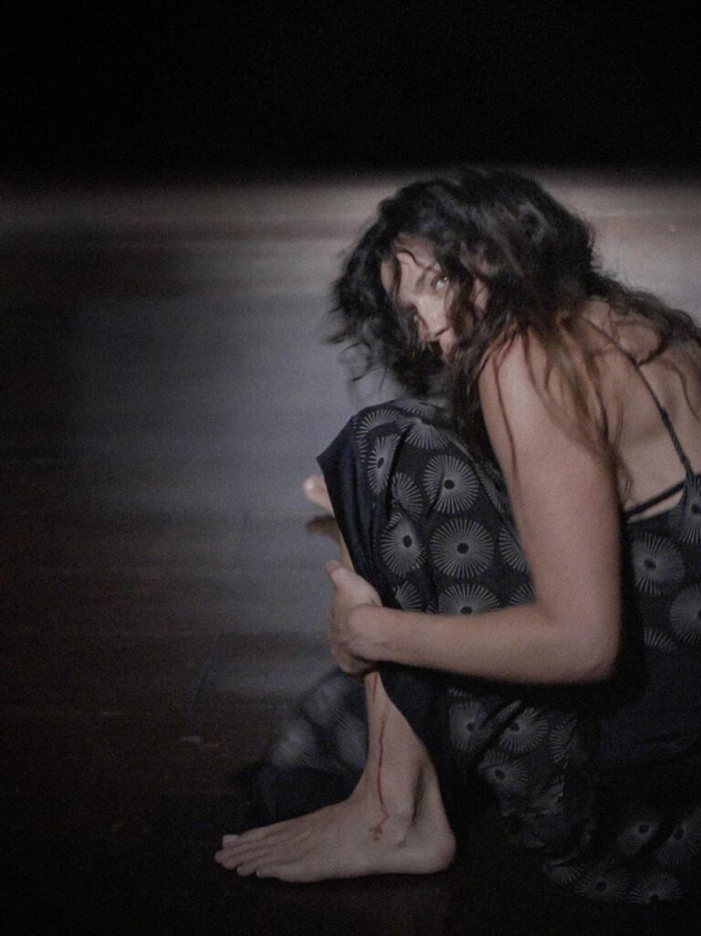Festival de Avignon recebe espetáculo brasileiro estrelado por Julia Setúbal