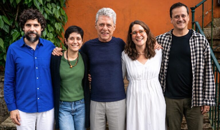 “Escafandristas cantam Buarque” chega às plataformas no dia 18 de junho, véspera do aniversário de Chico