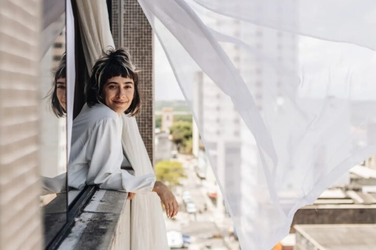 Juliana Linhares é a convidada da semana do ‘Vozes da Vez’