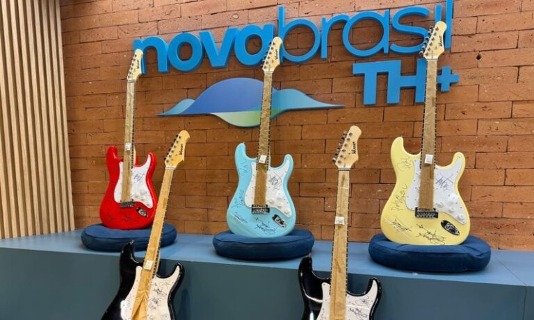 Novabrasil presenteia ouvintes com 5 guitarras autografadas pelos Detonautas