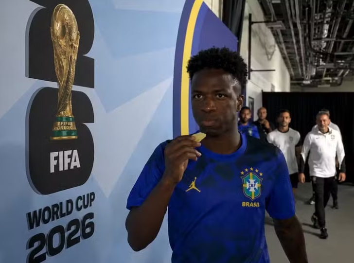 Vini Jr. adota hábito de comer abacaxi antes dos jogos da Seleção Brasileira
