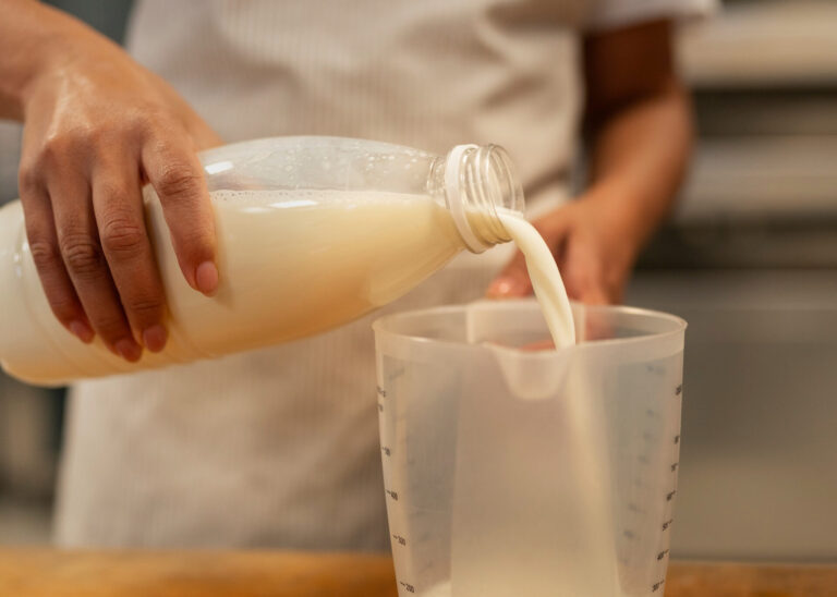 Leite sem lactose e ainda com gases? Proteína A1 pode explicar desconforto